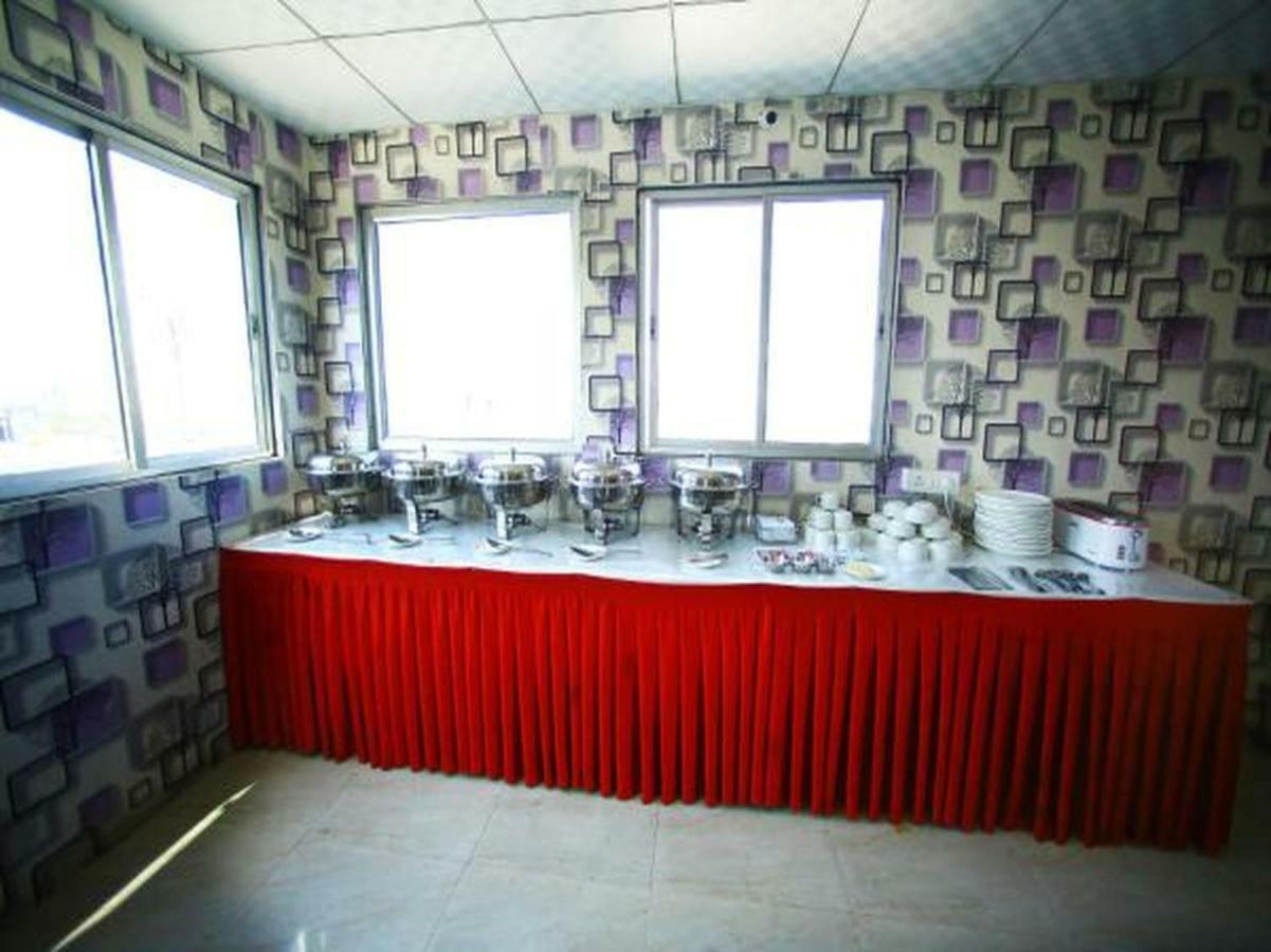 Airport Hotel Hsp New Delhi Exterior photo